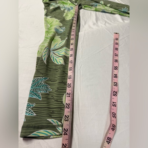 Aerie Chill Play Move Legging Women’s Size Small Green Flower Pattern Theme - Picture 8 of 8